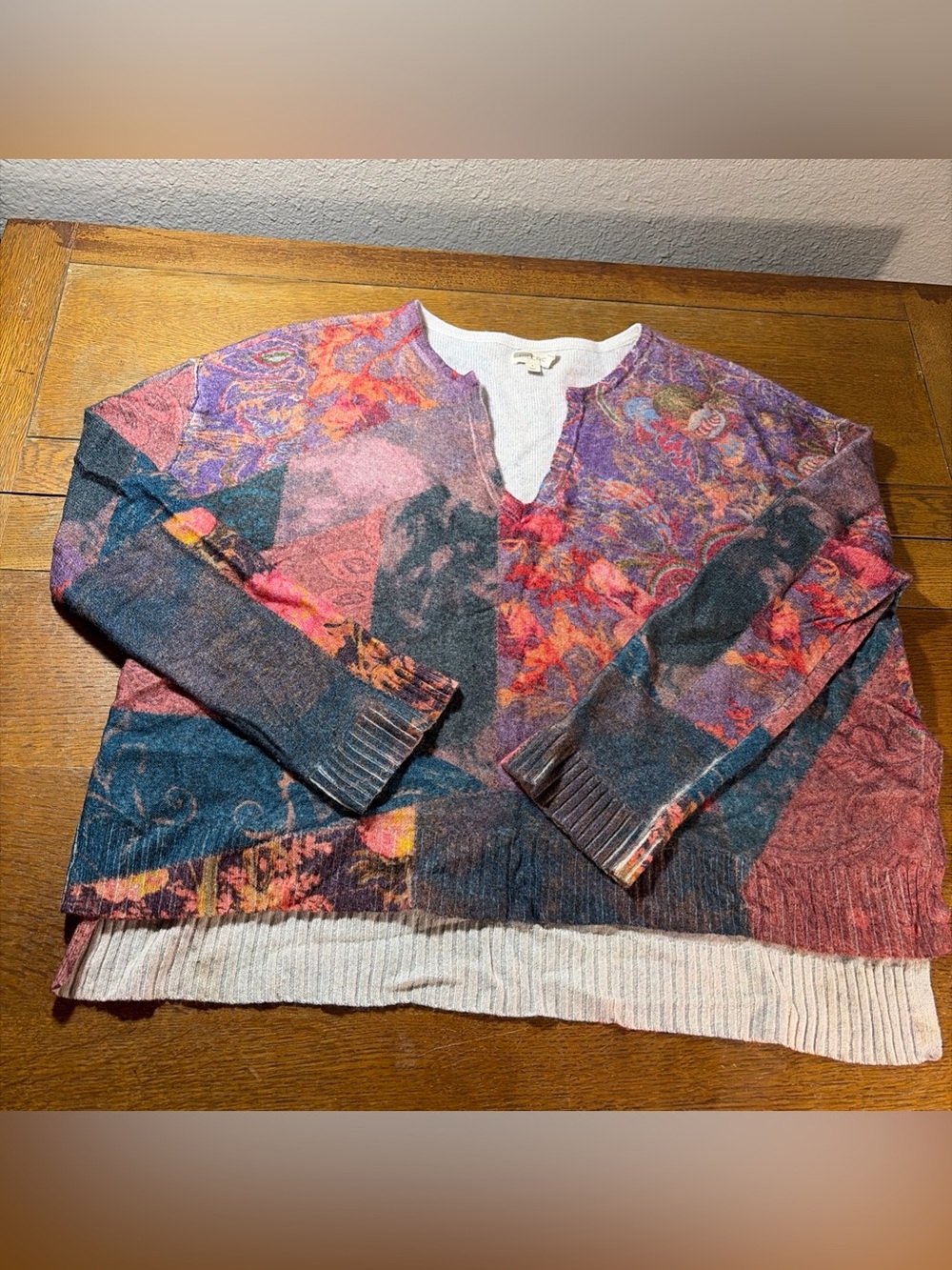 Pilcro 100% Cashmere Abstract Floral V-Neck Women's Sweater size Small Oversized